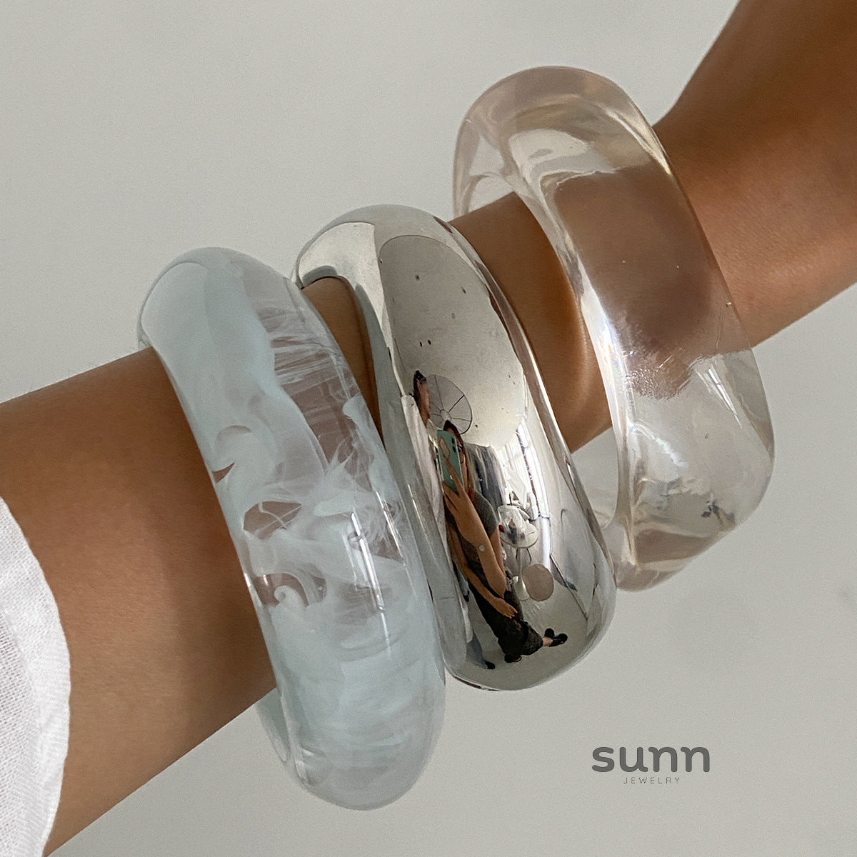 Ziva Sculpted Resin Bangle [NR1V98W5]