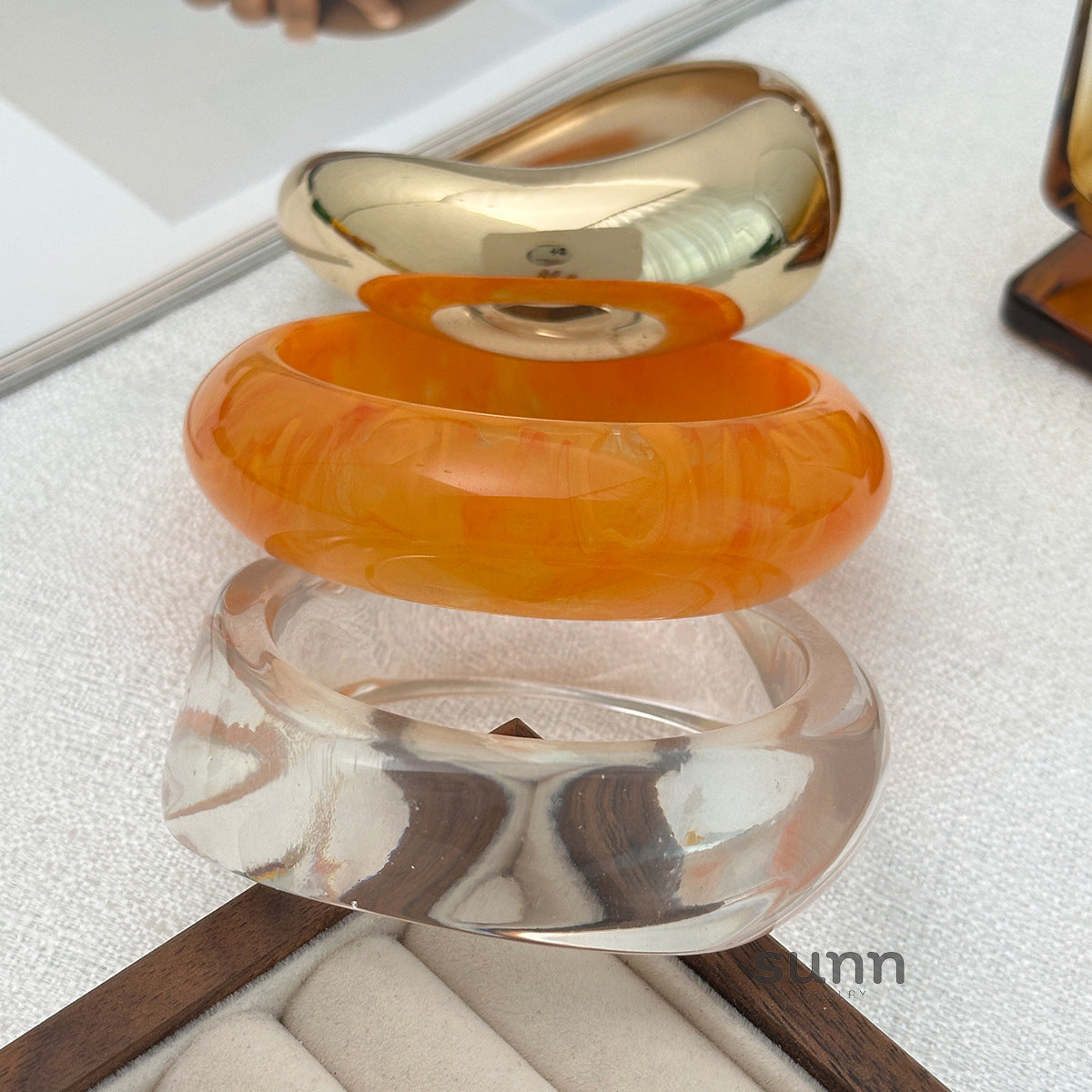 Ziva Sculpted Resin Bangle [MUTUOJEI]