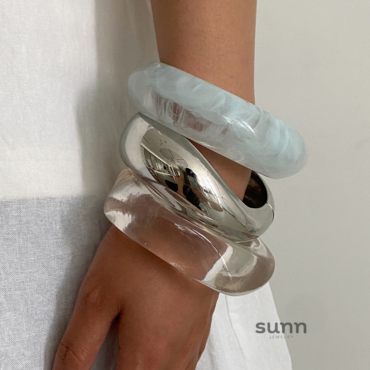 Ziva Sculpted Resin Bangle [Y36TMT71]