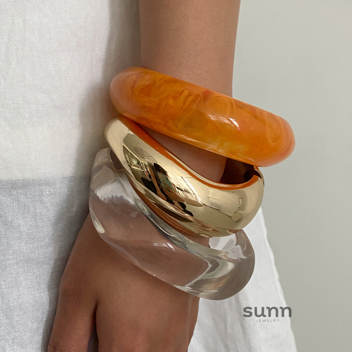 Ziva Sculpted Resin Bangle [3F3Y96D6]