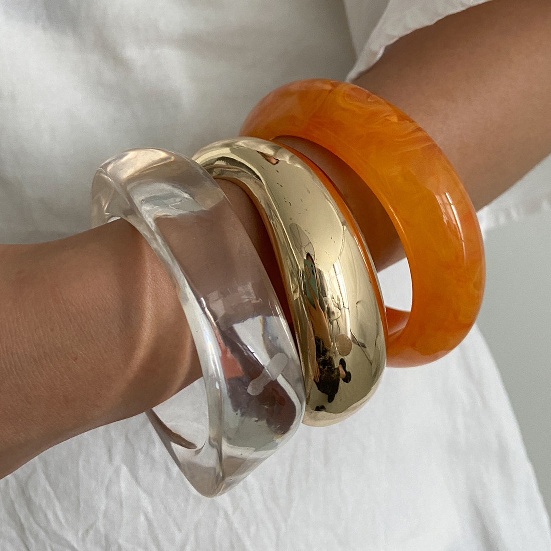 Ziva Sculpted Resin Bangle [X61EUE5K]