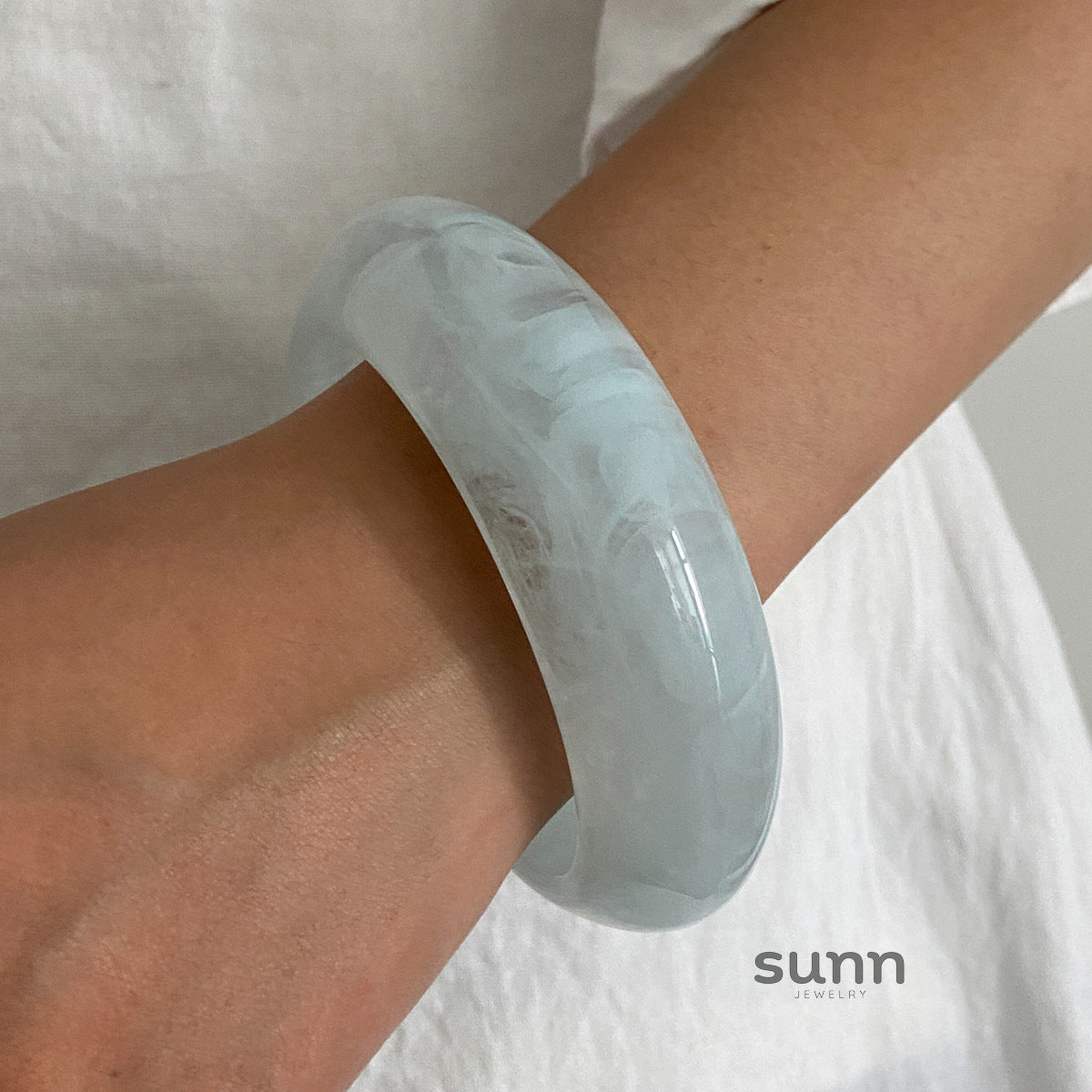 Ziva Sculpted Resin Bangle [T98X8J8G]