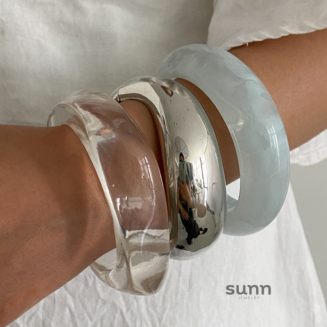 Ziva Sculpted Resin Bangle [X61EUE5K]
