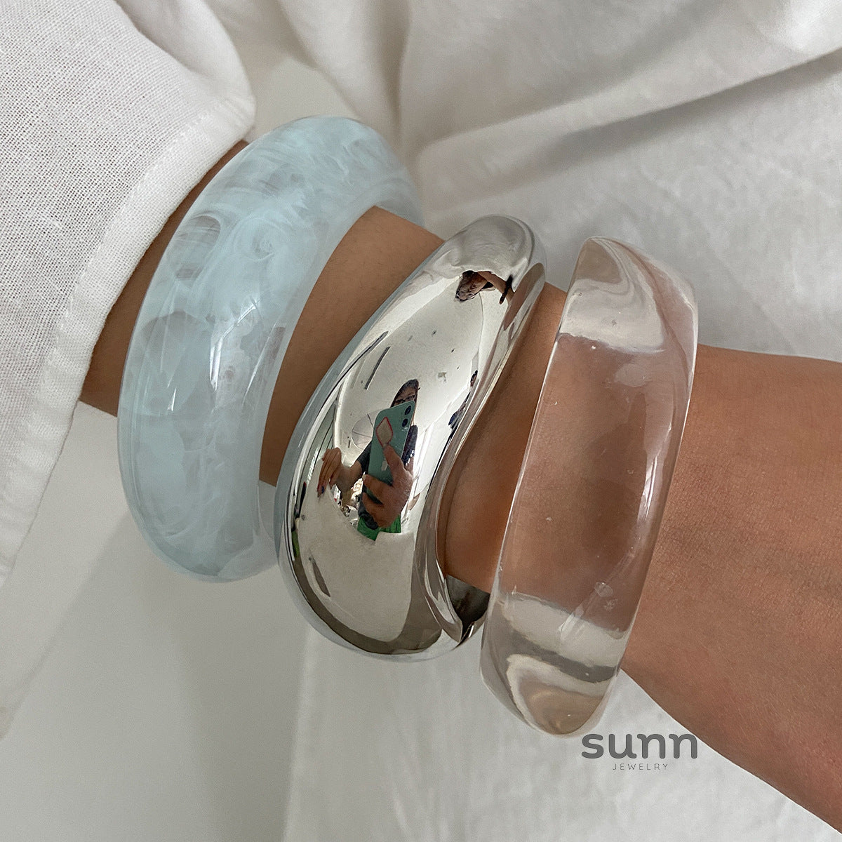 Ziva Sculpted Resin Bangle [T50JT233]