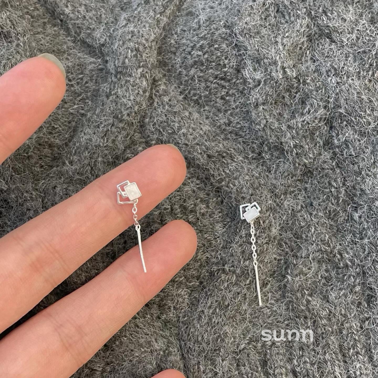 Zo Delicate Square Threader Earrings