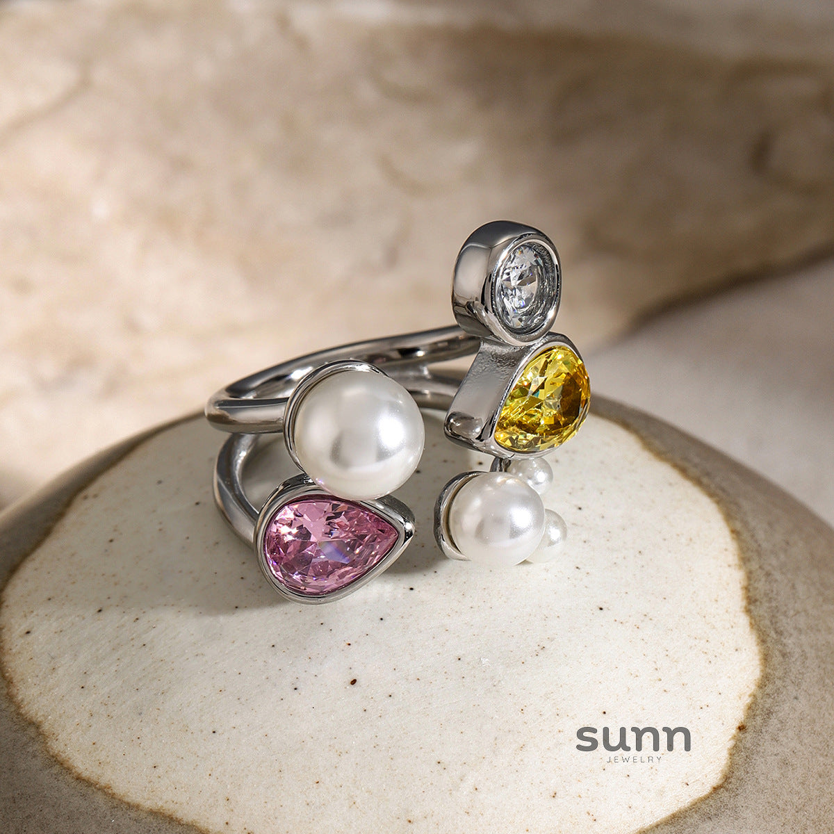 Zoe Asymmetrical Pearl Ring [TDREN2S6]