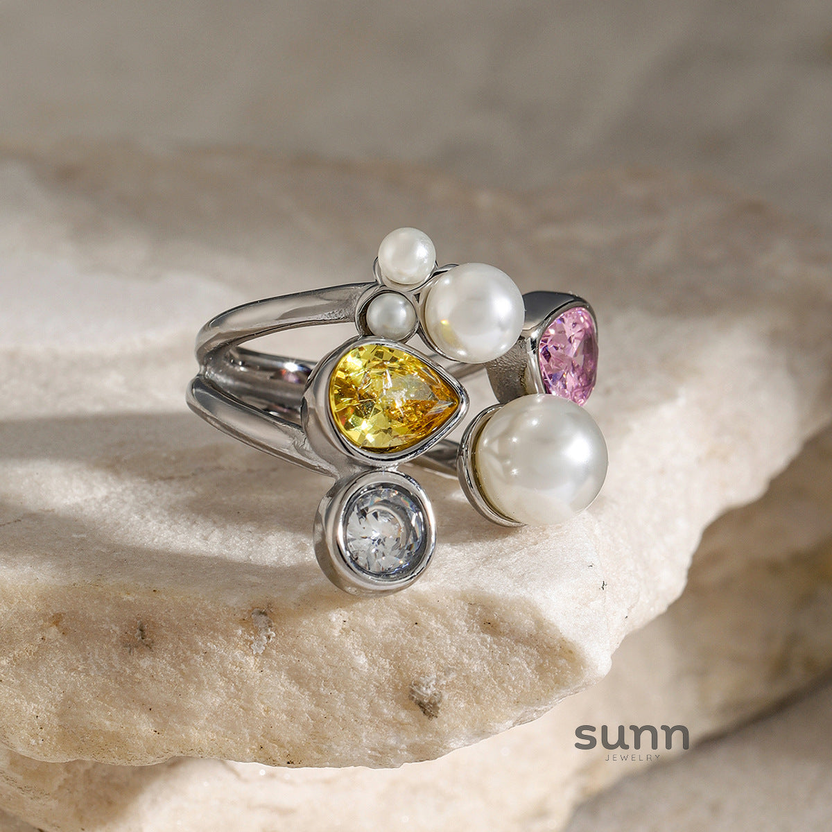 Zoe Asymmetrical Pearl Ring [IXORO88X]