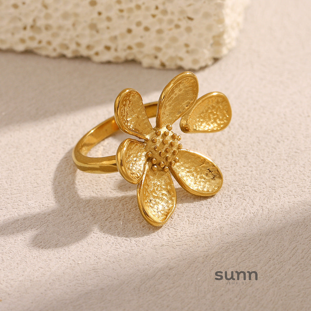 Zoei Floral Bloom Ring [W1N4V3XZ]