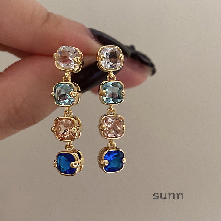 Zoi Crystal Cube Earrings [WL7M7HND]