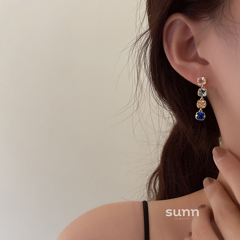 Zoi Crystal Cube Earrings [EZYIOZAI]