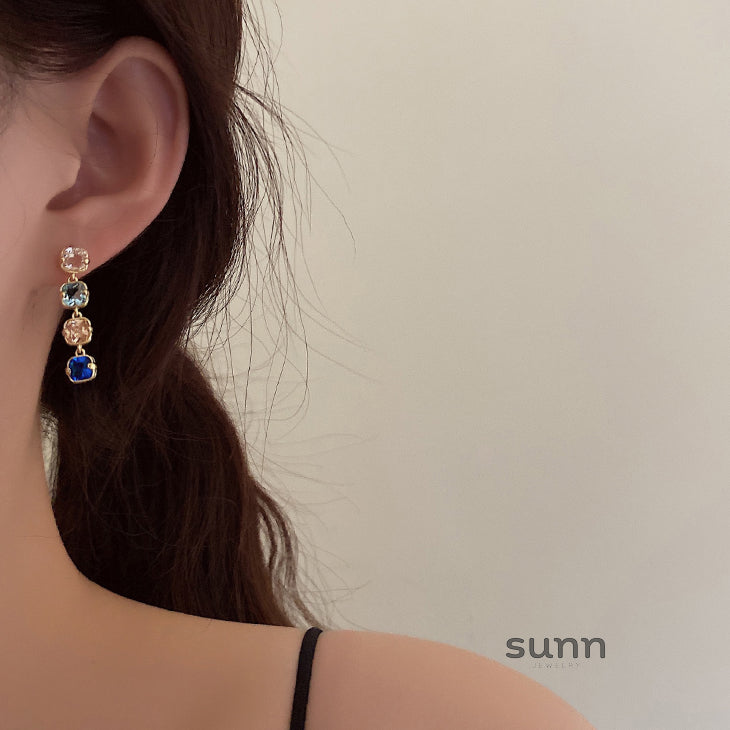 Zoi Crystal Cube Earrings [9CPFV1VS]