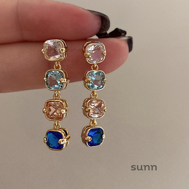 Zoi Crystal Cube Earrings [9BGHK0ZX]