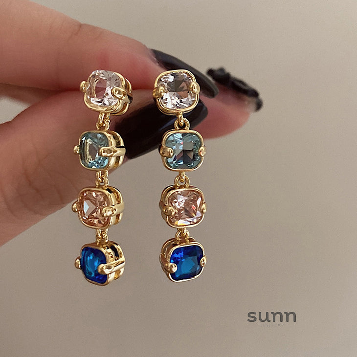 Zoi Crystal Cube Earrings [HH7Q7O79]