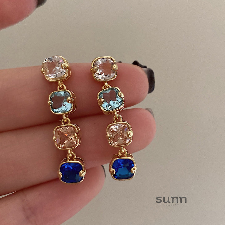 Zoi Crystal Cube Earrings [URU0ZE4X]