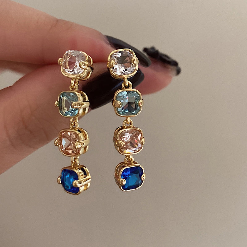Zoi Crystal Cube Earrings [EZYIOZAI]