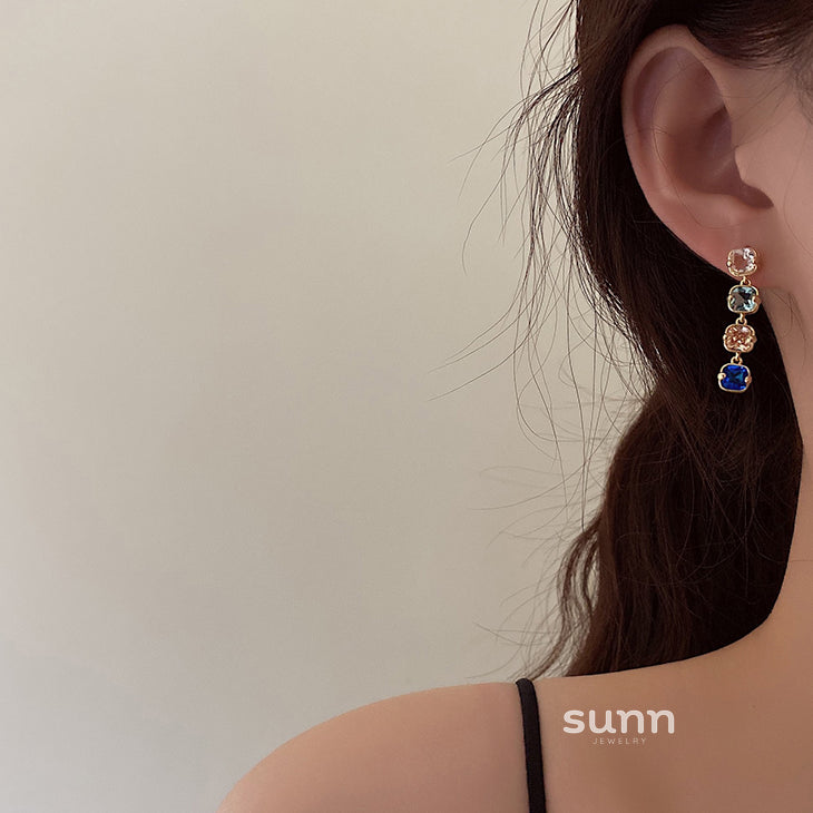 Zoi Crystal Cube Earrings [4029WNAJ]