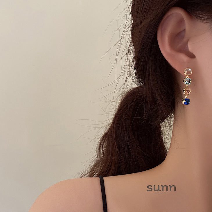 Zoi Crystal Cube Earrings [934W0K2P]