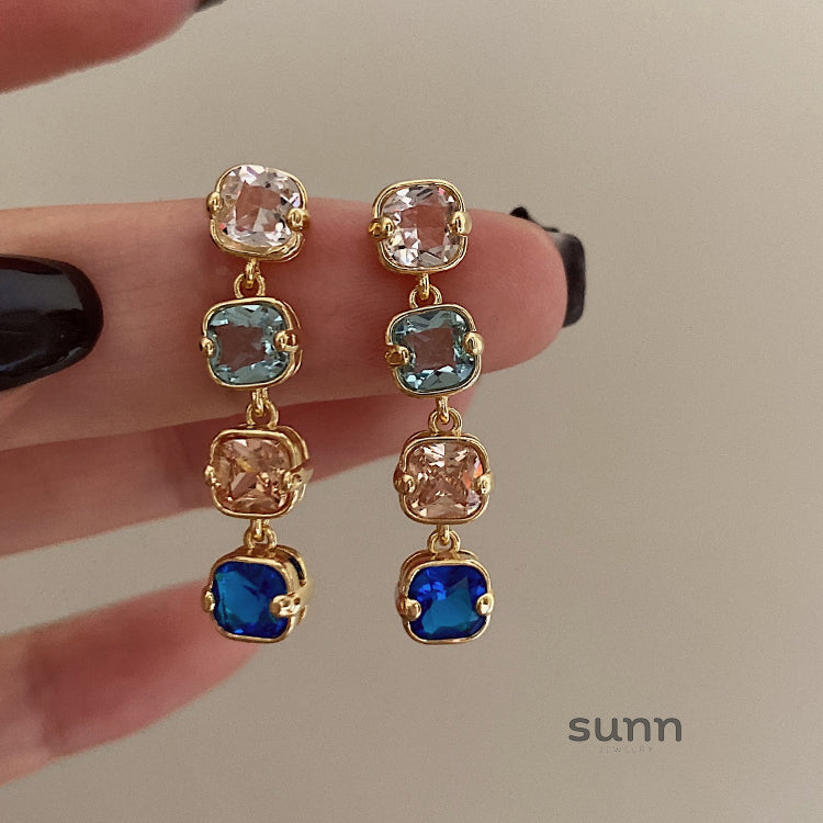 Zoi Crystal Cube Earrings [KFGX4JB5]
