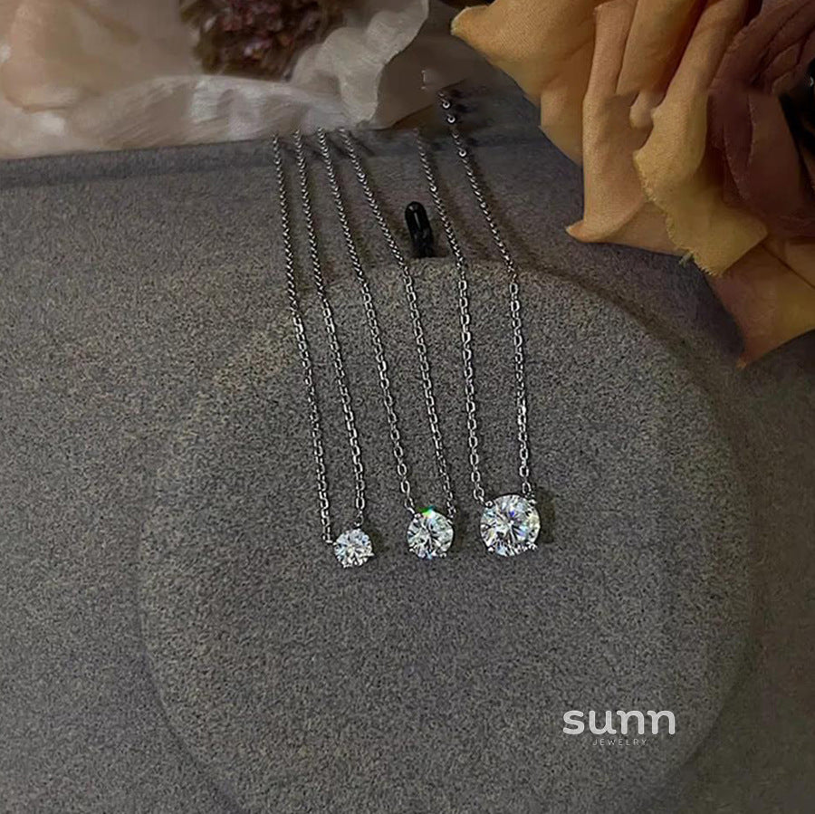 Zulay Solitaire Pendant Necklace [AG7ENMS5]