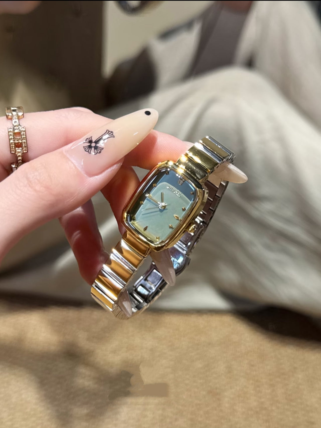 Zuriel Dainty Embellished Watch [Z8KA0B44]