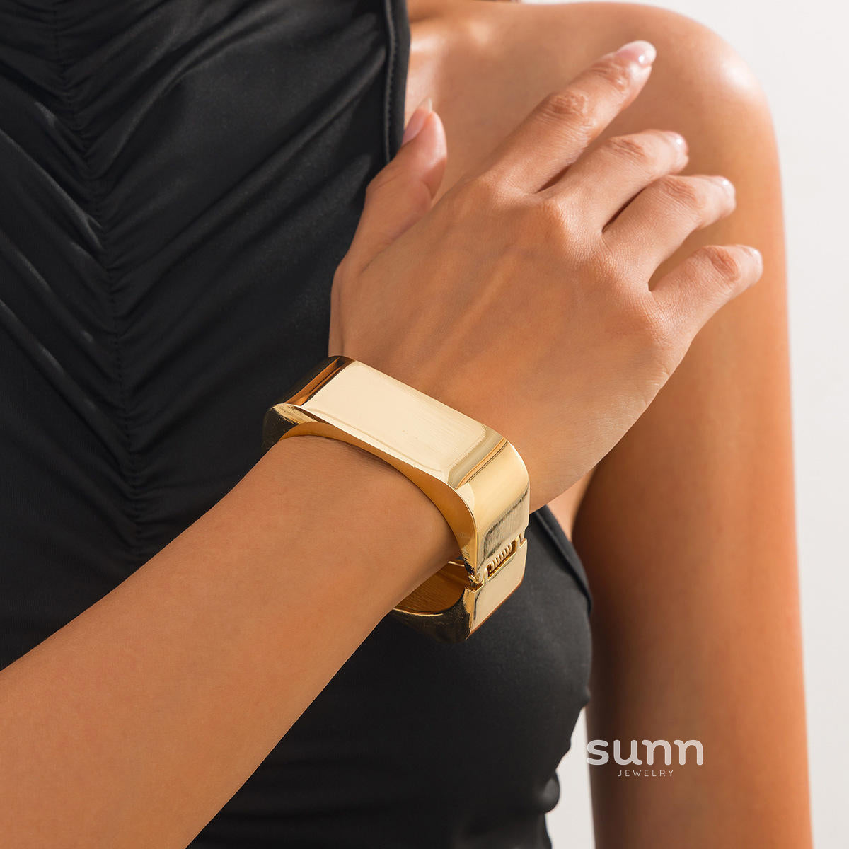 Zyon Mirror Cuff Bracelet [A32ECVI8]