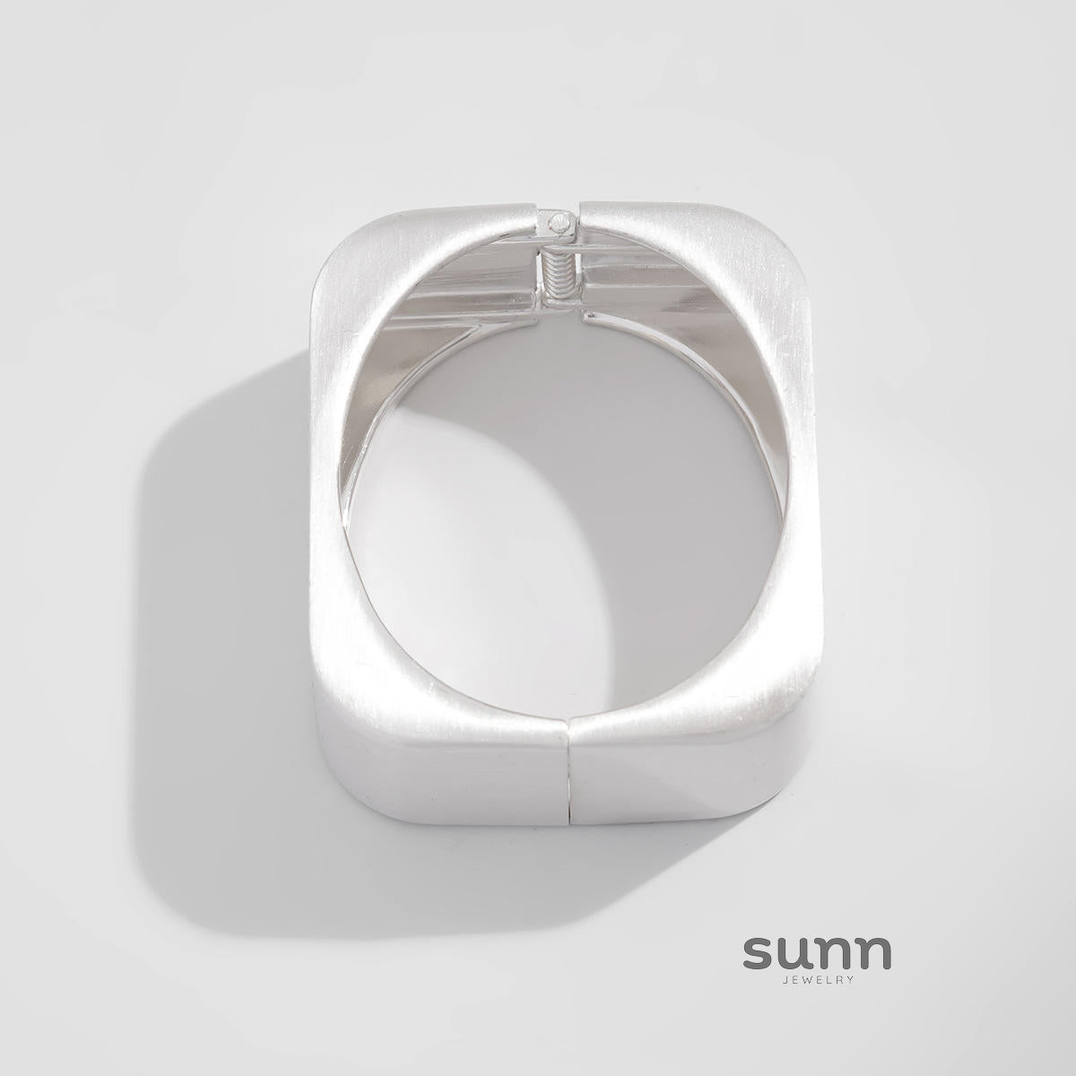Zyon Mirror Cuff Bracelet [O2P3O6E3]