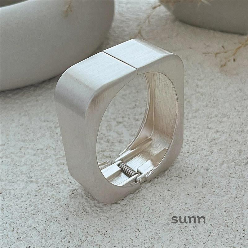 Zyon Mirror Cuff Bracelet [EK39F1BF]