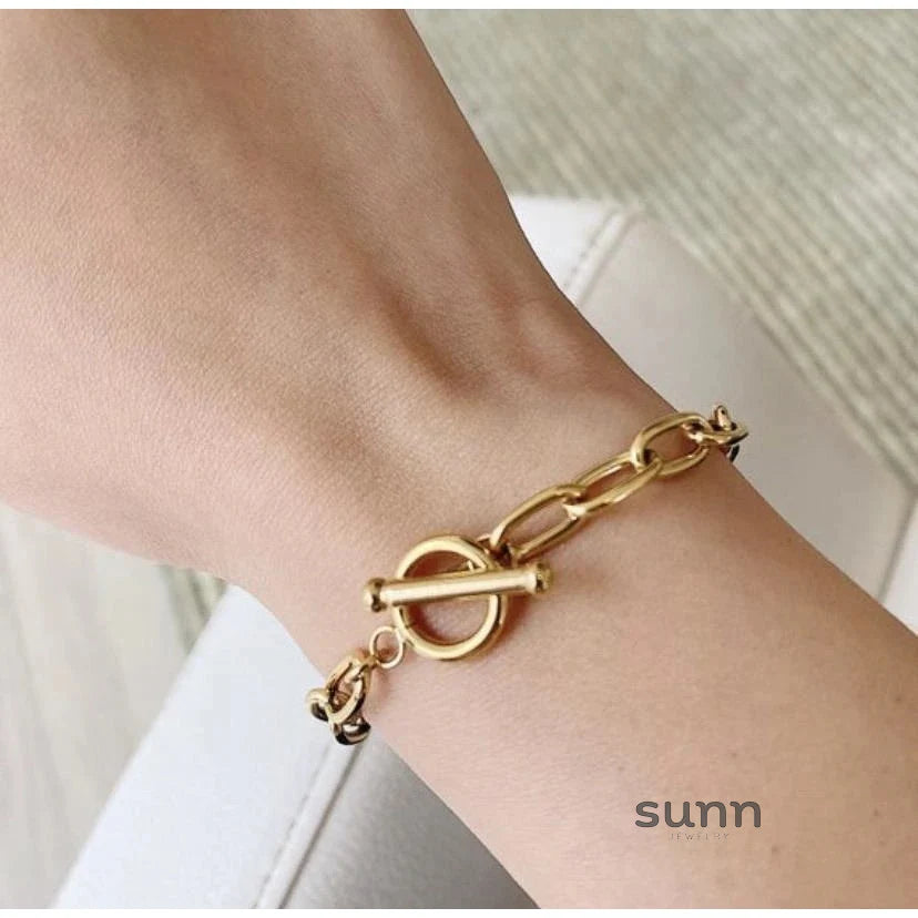 Zyrah Gold Paperclip Set
